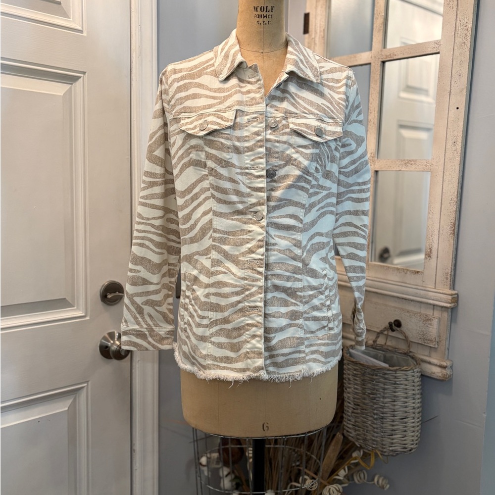 Chico's Safari Print Jean Jacket Size 1 (M) Modern Chic‎ Quiet Luxury Size